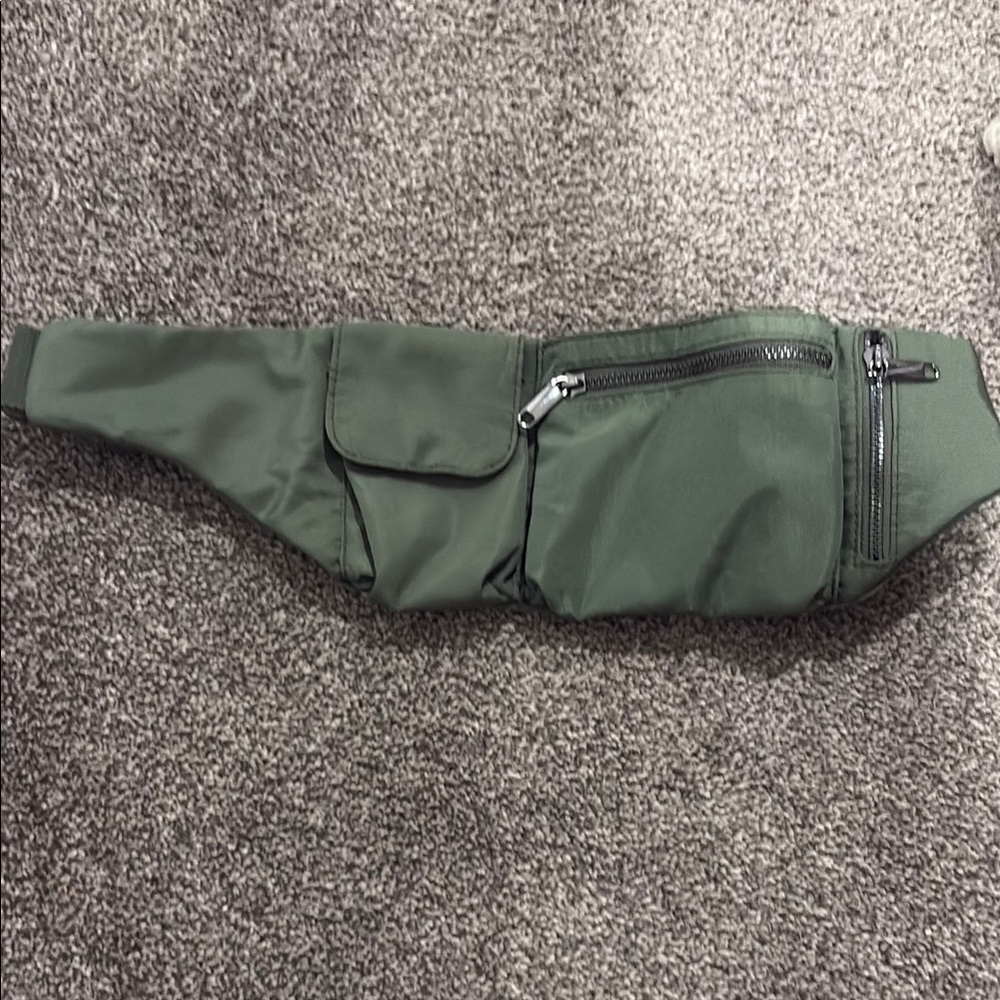 Green Women Waist Bag- never worn no tag